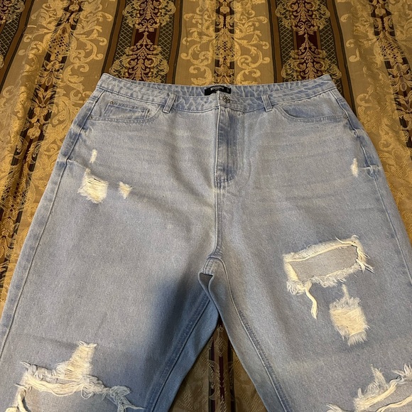 Super cute high waisted distressed missguided plus size jeans - Picture 3 of 5